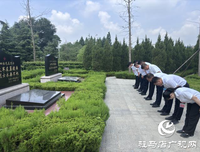 新蔡縣公共交通有限公司與平輿縣公共交通有限公司聯合開展迎“七一”黨建共建活動