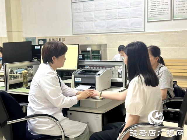 暑期心理健康門診迎“小高峰”，醫生建議父母要學會傾聽共情