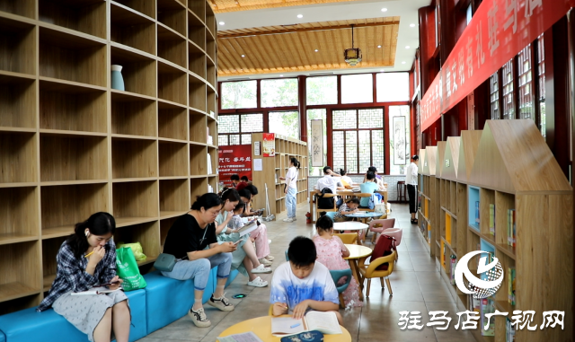 駐馬店：城市書屋成了市民學習好去處