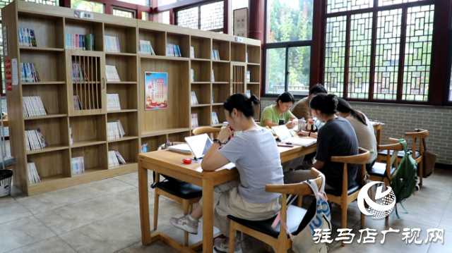 駐馬店：城市書屋成了市民學習好去處