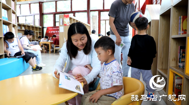 駐馬店：城市書屋成了市民學習好去處