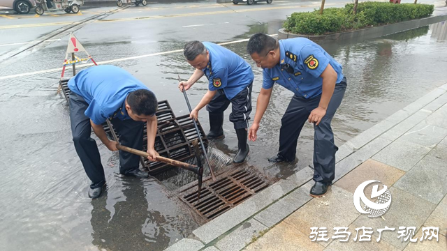駐馬店市政部門：積極應對持續降雨 確保市區排水暢通