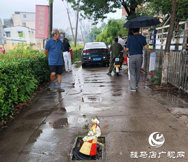 駐馬店經濟開發區數字城管指揮中心：及時修復破損雨水篦子 保障群眾腳下安全