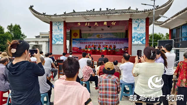 泌陽縣馬谷田鎮河南村：秋季村晚慶豐收