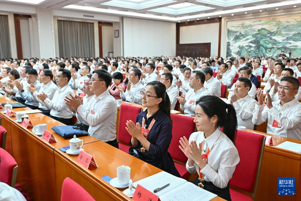 慶祝第40個教師節暨全國教育系統先進集體和先進個人表彰活動在京舉行