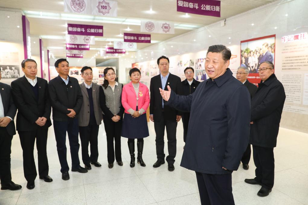 圖文故事丨習近平總書記同人民教師在一起