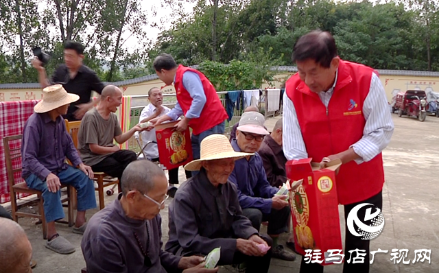 驛城區：愛心接力送溫暖 濃情溫暖敬老院