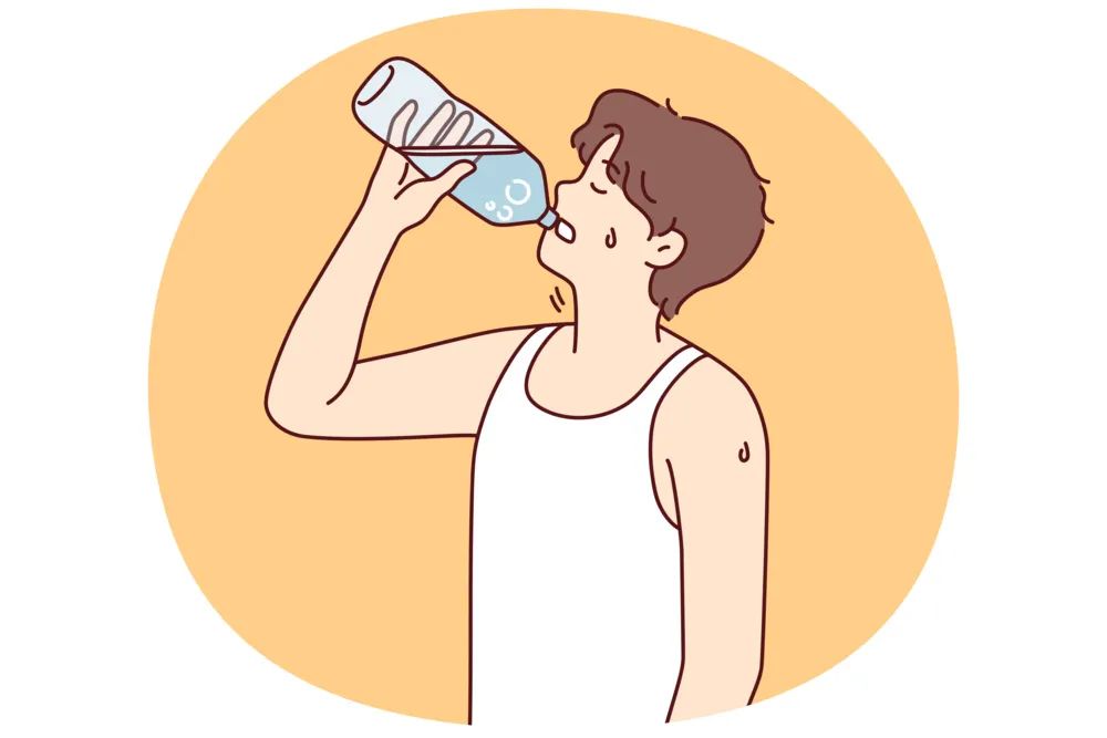 別等渴了再喝水，那就晚了！這些喝水誤區不懂危害很大……