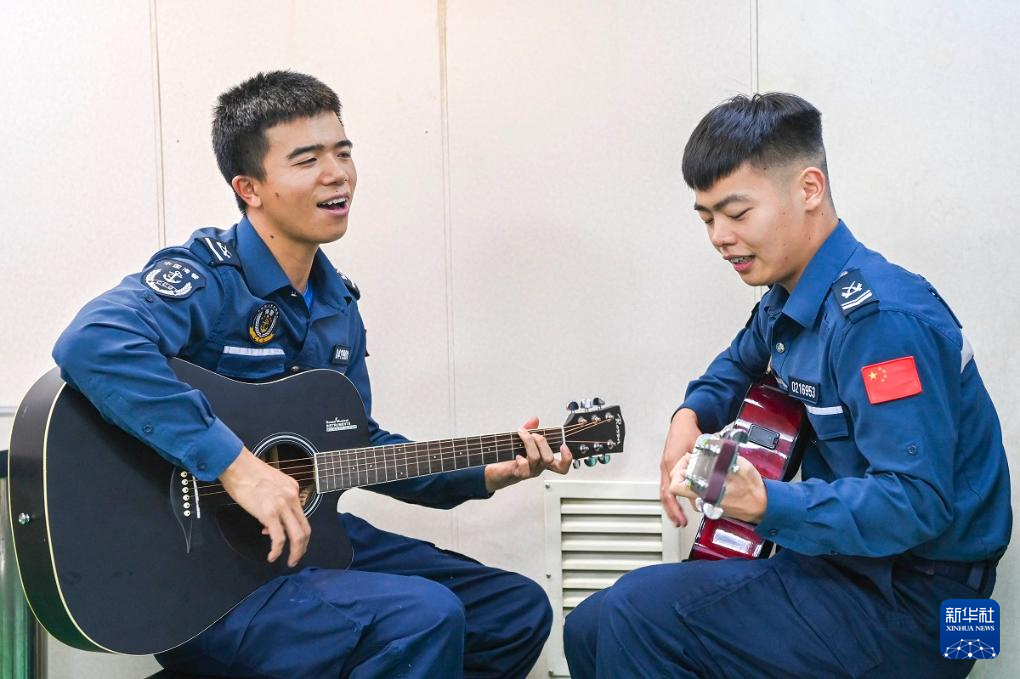 中國海警四方艦中秋節值守黃巖島