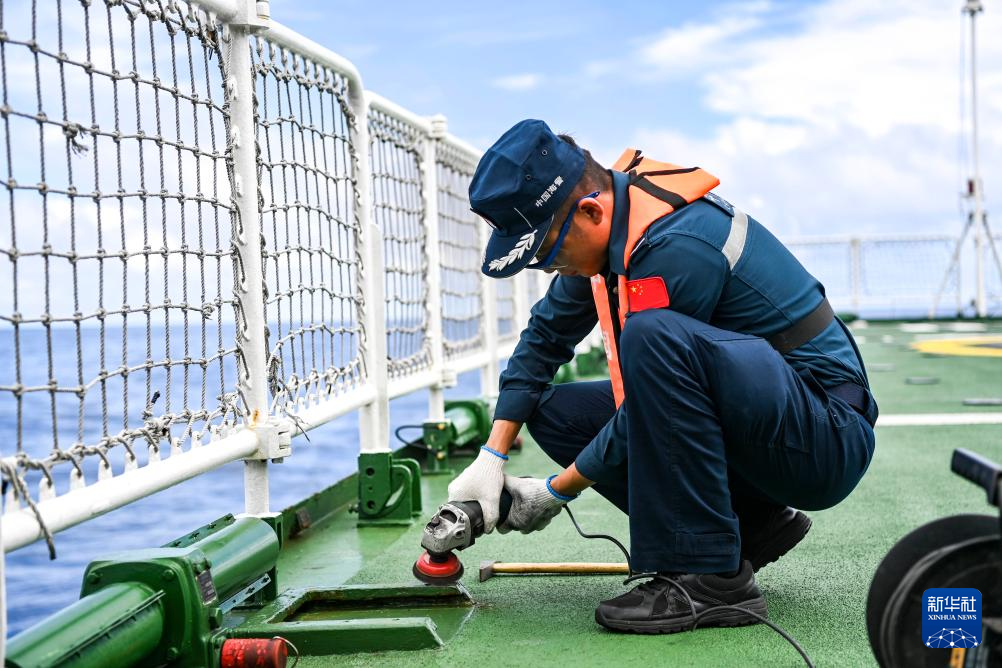 中國海警四方艦中秋節值守黃巖島