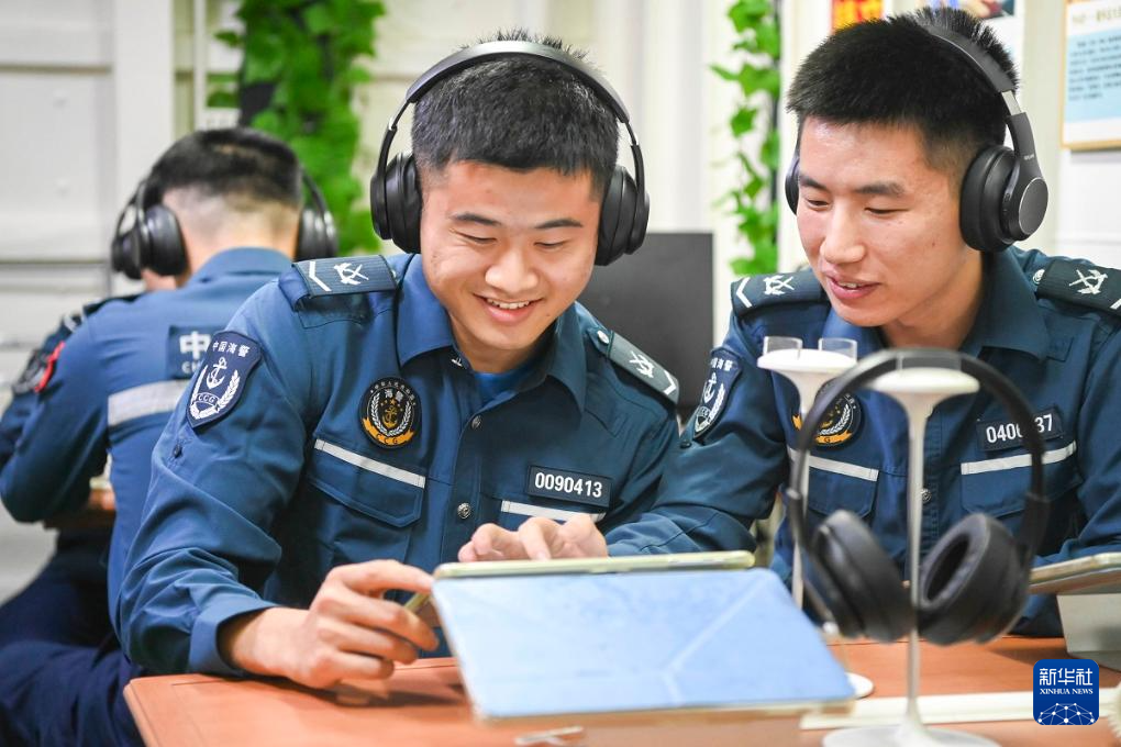 中國海警四方艦中秋節值守黃巖島