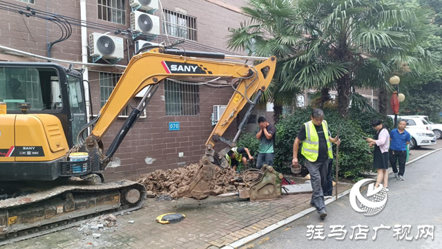 小區多日遭遇用水難 水務人員排查維修終解決