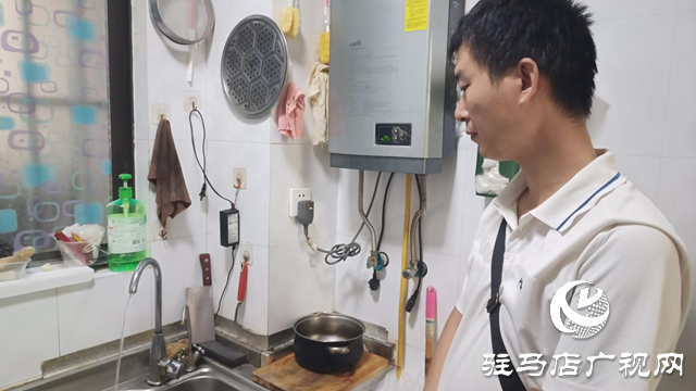 小區多日遭遇用水難 水務人員排查維修終解決