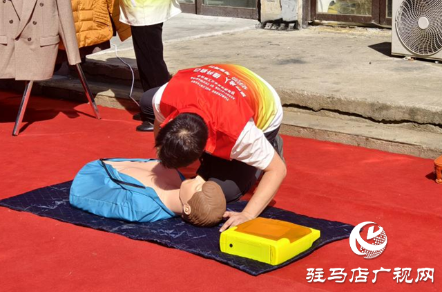 驛城區香山街道前張社區：迎國慶 送溫暖