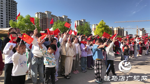 西平縣：國慶升旗頌華誕 愛國情懷滿社區