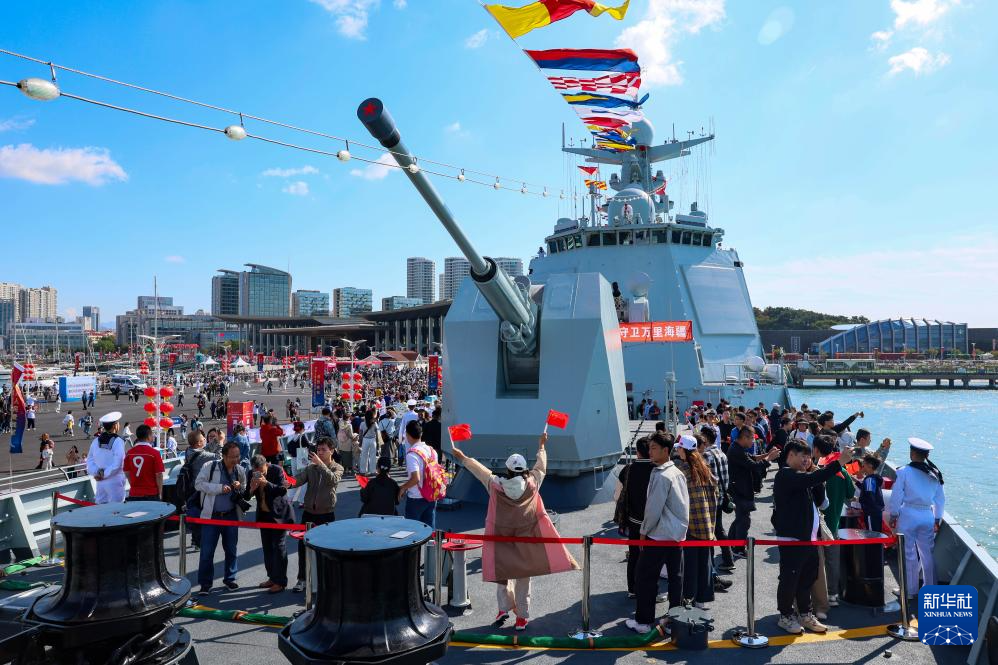 人民海軍首次在國慶假期成規模組織艦艇開放活動