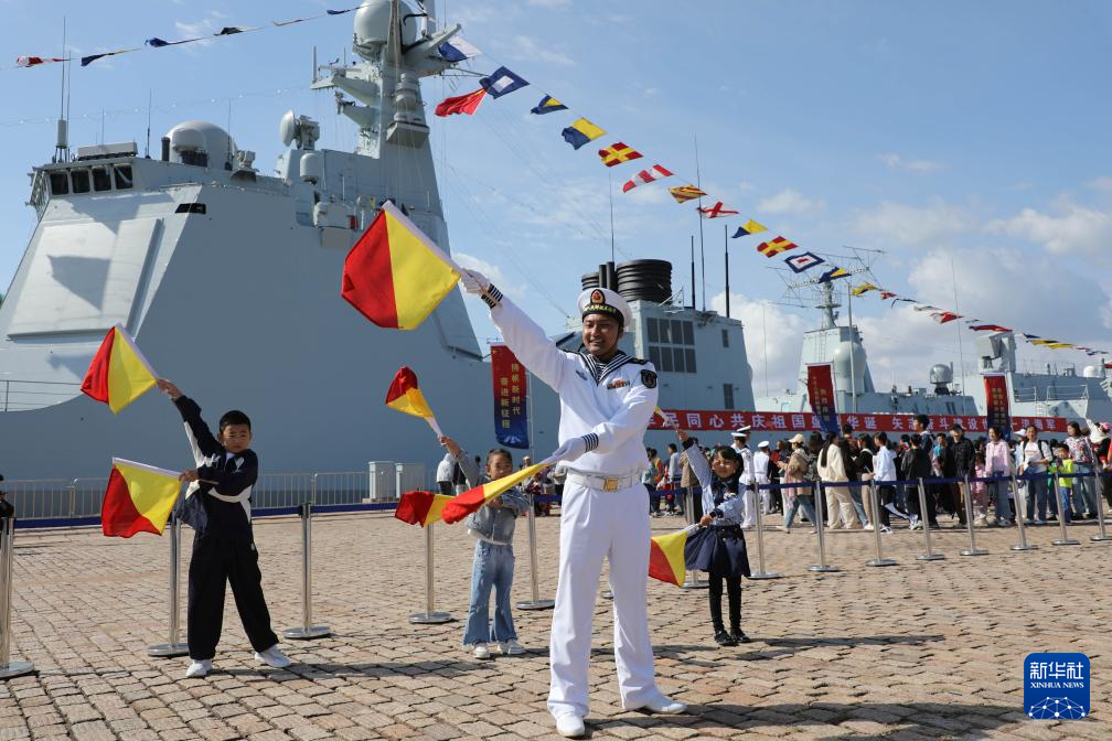 人民海軍首次在國慶假期成規模組織艦艇開放活動