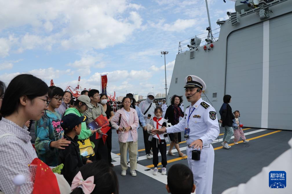 人民海軍首次在國慶假期成規模組織艦艇開放活動
