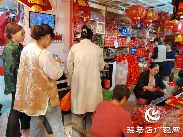 “金九銀十”結婚季 駐馬店市喜慶用品熱銷