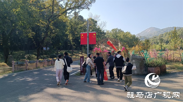 國慶假期前三天 金頂山景區接待游客突破三萬人次