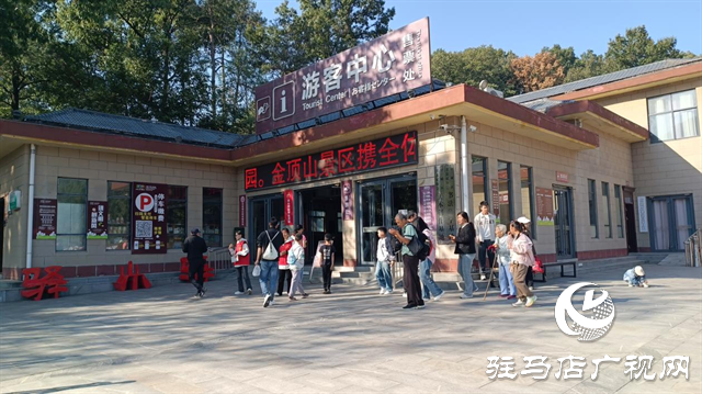 國慶假期前三天 金頂山景區接待游客突破三萬人次