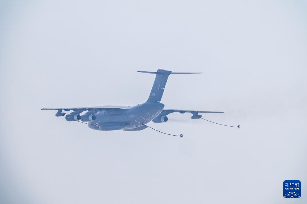 空軍36型武器裝備在中國航展成體系亮相 展現人民空軍轉型跨越新成就