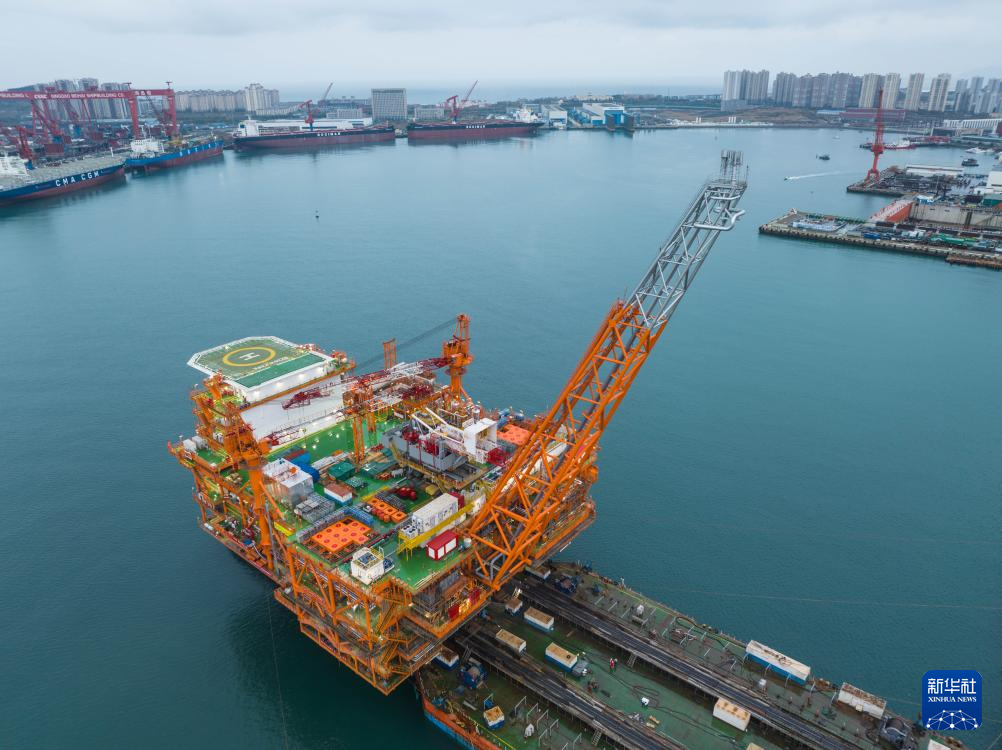 全球最大變質巖油田一期項目陸地建造完工