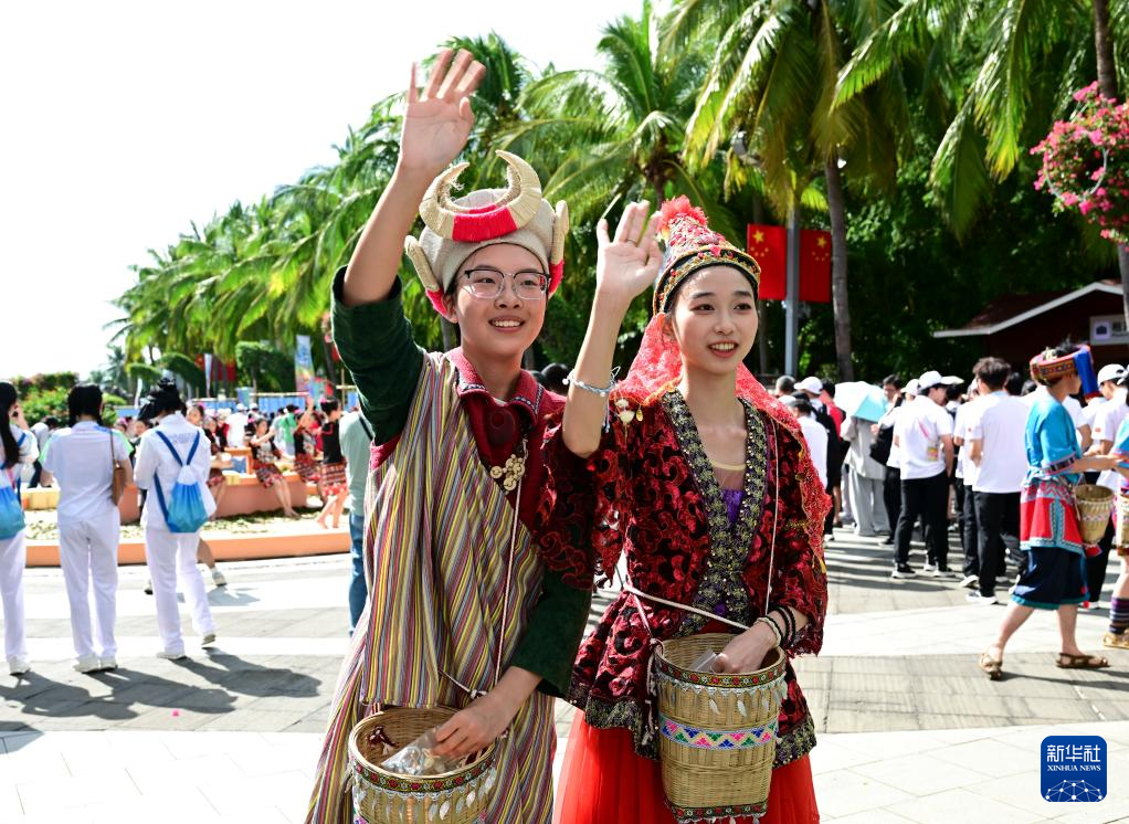 第十二屆全國少數民族傳統體育運動會民族大聯歡活動在三亞舉行