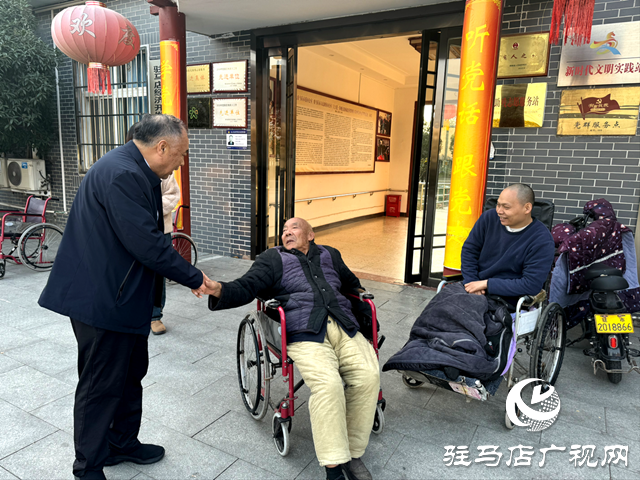 中國殘聯副主席張銀良國際殘疾人日前夕看望殘疾人
