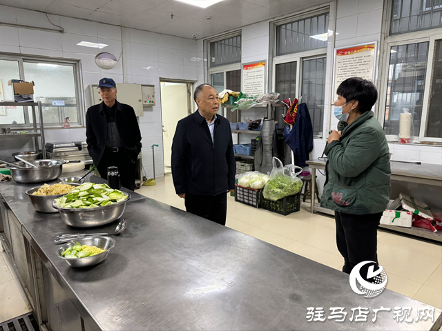 中國殘聯副主席張銀良國際殘疾人日前夕看望殘疾人