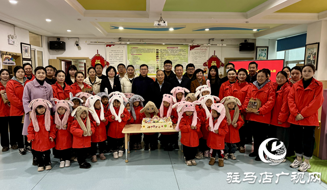 張銀良到駐馬店市殘聯博愛幼兒園看望慰問特殊兒童