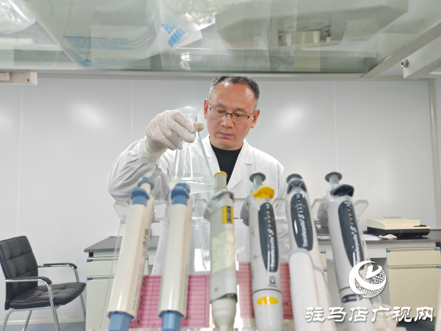 “育”見未來•名師風采|鄒安民：獸醫先鋒 抗疫脫貧的堅守者