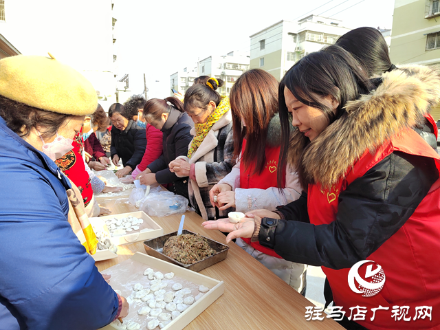 驛城區東風街道綜合養老服務中心：冬至包餃子 溫暖老人心