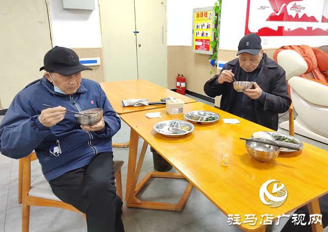 驛城區東風街道綜合養老服務中心：“食”刻守護老人“舌尖上的安全”