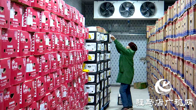 正陽縣： 臨近春節 農貿市場備貨足