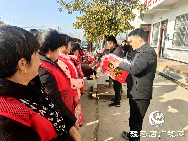 確山縣劉店鎮：迎新春 送春聯 樹新風