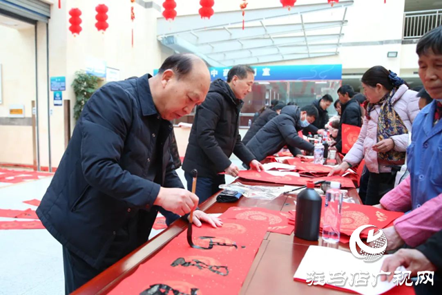 駐馬店市第一人民醫院開展“迎新春 寫對聯 送祝福”活動