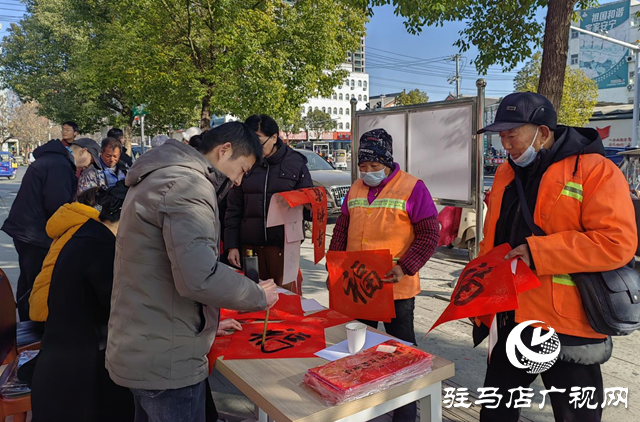 春聯送福進萬家 濃濃墨香暖人心