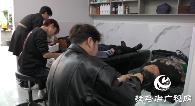 駐馬店：二月二“龍抬頭” 理發店扎堆剪發