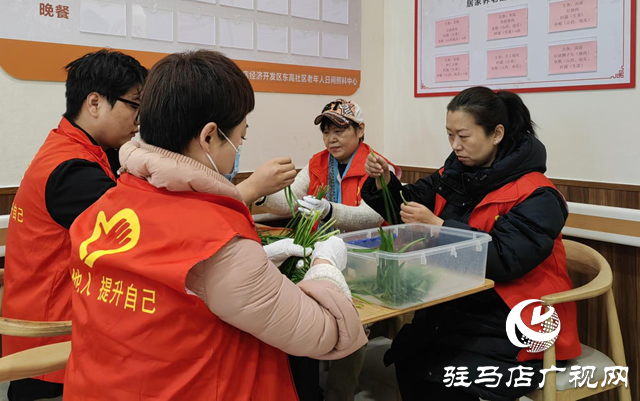 駐馬店廣播電視臺第二黨支部開展社區大食堂志愿服務活動