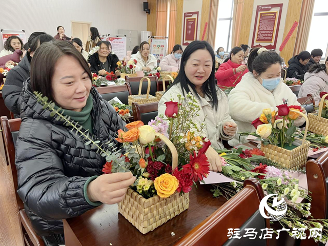 驛城區雪松街道辦事處舉辦“三八”婦女節插花活動