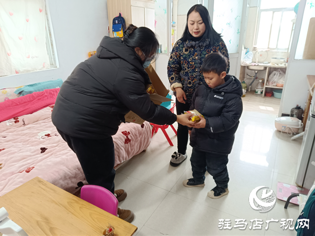 駐馬店市康復輔具協會一行走訪慰問困難殘疾兒童