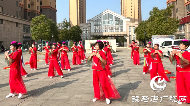 駐馬店天中義工聯合會志愿者走進前張社區舉辦三八婦女節文藝活動