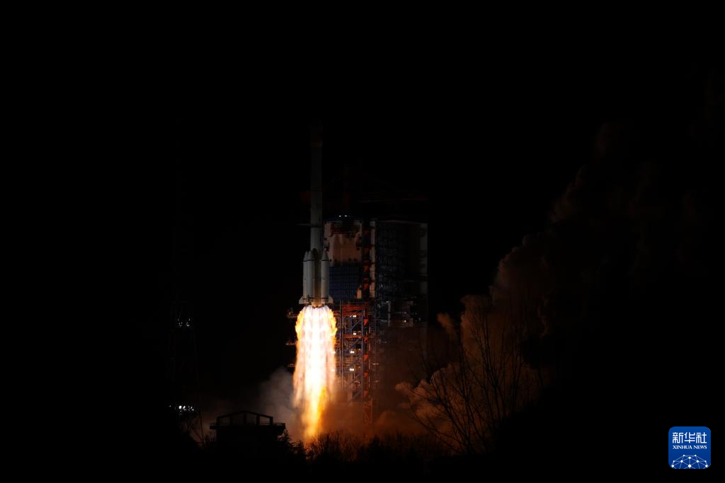 我國成功發射通信技術試驗衛星十五號