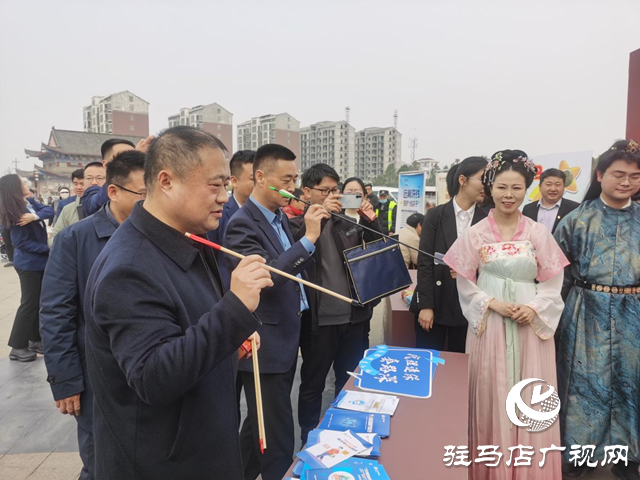 駐馬店市保險行業協會組織開展保險知識普及與民俗文化活動