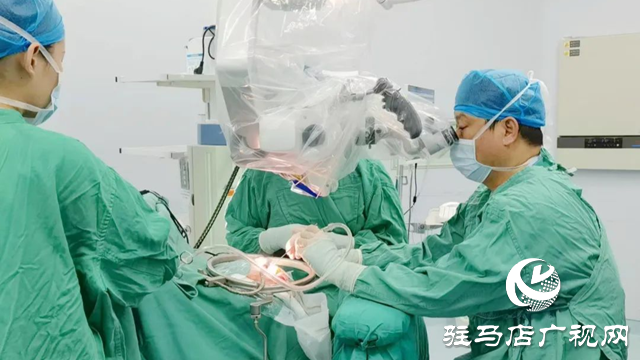 長期熬夜刷手機引爆顱內炸彈！男子突發腦動脈瘤破裂險喪命