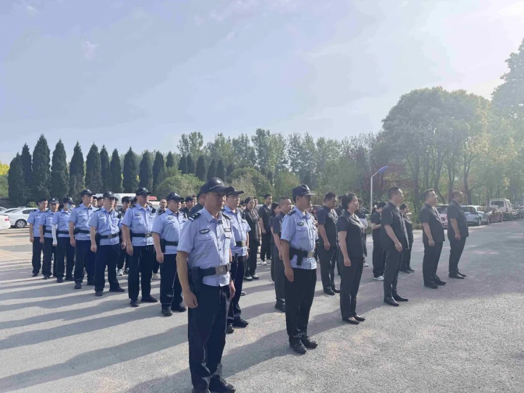 執行干警凌晨2:30火車站“深夜獵賴”——驛城區法院2025年第37次執行活動