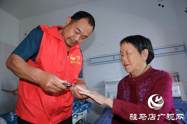  新蔡縣櫟城鎮：一場跨越血緣的母親節溫情禮贊