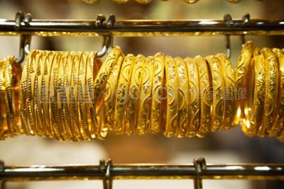 今天黃金價格又跌了 但四大行金條逆市上調