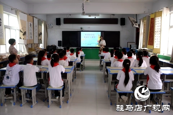 駐馬店幼兒師范高等?？茖W校赴遂平開展幫扶活動